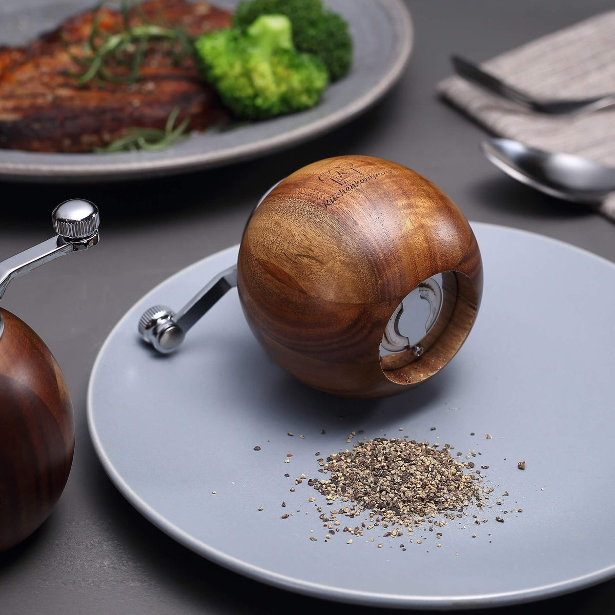 Vorteils-Set: Doppelseitiges großes Schneidebrett + Runde Salz & Pfeffer Mühle
